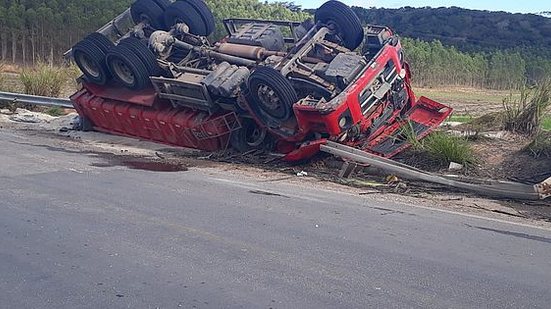 Motorista ficou ferido no acidente | Williames Tavares / Cortesia ao TNH1