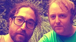 Sean Ono Lennon e James McCartney postaram uma selfie juntos no Instagram e chamaram a atenção dos fãs pela semelhança com seus pais | Instagram/@sean_ono_lennon