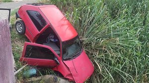 Veículo ficou pendurado na Ladeira da Moenda, em Maceió | Foto: Cortesia ao TNH1