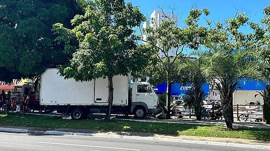 Acidente deixou trânsito lento na Fernandes Lima | Foto: Cortesia ao TNH1/ Jônatas Medeiros