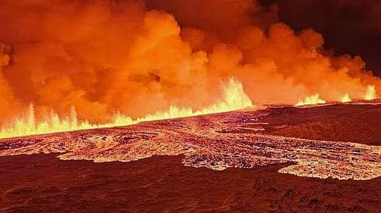 Imagem Vulcão entra em erupção ao sudoeste da Islândia