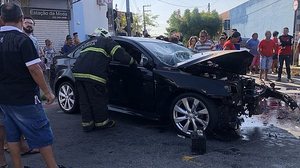 Veículo Lancer vinha na contramão e atingiu uma moto e um carro na avenida Gomes de Matos. | Angélica Feitosa