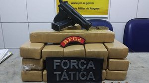 Quase 11 kg de maconha estavam num casa no Conjunto Santa Maria, em Maceió. | Cortesia ao TNH1