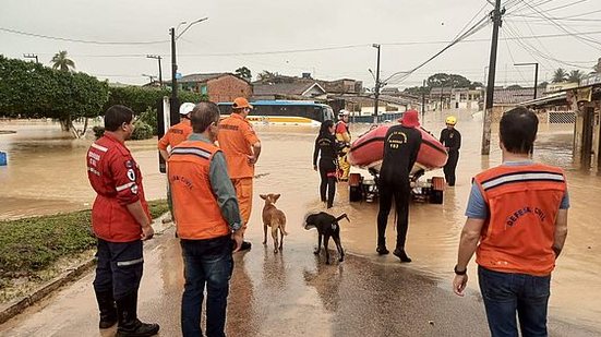 Imagem Atalaia: Cidade recebeu 150 milímetros de chuva nas últimas 12h; bombeiros resgatam pessoas ilhadas