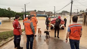 Imagem Atalaia: Cidade recebeu 150 milímetros de chuva nas últimas 12h; bombeiros resgatam pessoas ilhadas