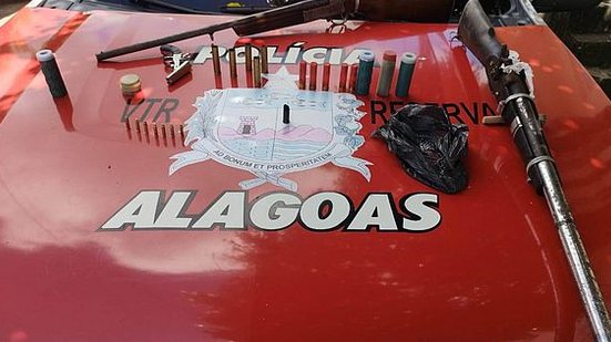 Polícia Militar Independente (COM-I) recolhe armas de suspeito de agredir companheira | Ascom PMAL