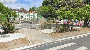 Imagem Varais com calcinhas no canteiro do quartel do Exército? foto fake viraliza nas redes