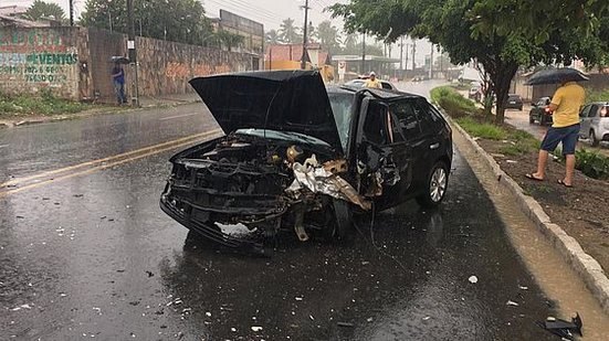 Acidente causou um grande congestionamento na região | Hélio Goes / Rádio Pajuçara