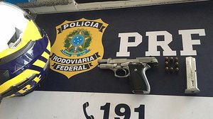 Imagem PRF prende homem por porte ilegal de arma de fogo em União dos Palmares/AL