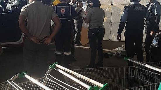 Imagem Mototaxista é assassinado em estacionamento de supermercado no Tabuleiro