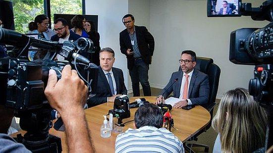 Imagem Em coletiva com Dantas, Renan Filho garante recuperação de rodovias danificadas pelas chuvas em AL