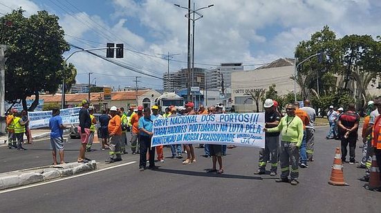 Protesto de trabalhadores portuários trava o trânsito no Jaraguá | Reprodução