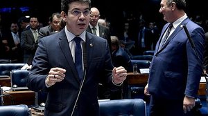 Senador Randolfe Rodrigues apresentou, junto com o colega de partido Fabiano Contarato, projeto de decreto legislativo e ação junto ao STF para que decreto presidencial seja considerada inconstitucional. | Waldemir Barreto/Agência Senado