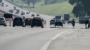 Quem pega o volante deve, antes de qualquer coisa, levar o veículo para uma revisão -mesmo que faça regularmente a mais que recomendada manutenção preventiva | Foto: Marcelo Camargo / Agência Brasil