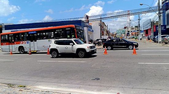 Cones colocados no início da Avenida Tómas Espíndola no Farol | Camilla Bibiano/TNH1