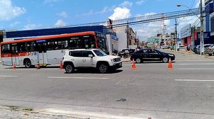 Cones colocados no início da Avenida Tómas Espíndola no Farol | Camilla Bibiano/TNH1