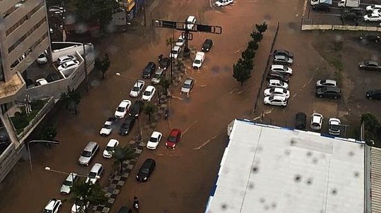 Imagem Grande Recife: chuva alaga ruas, suspende aulas e provoca caos no trânsito