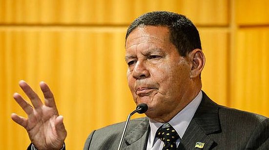 Imagem Mourão diz que filho tem 'mérito' por indicação para assessor especial do Banco do Brasil