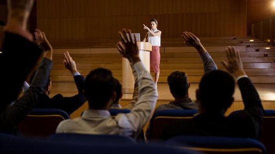 Somente as pessoas físicas e jurídicas previamente cadastradas como licitantes podem participar do leilão. | Foto: Freepik