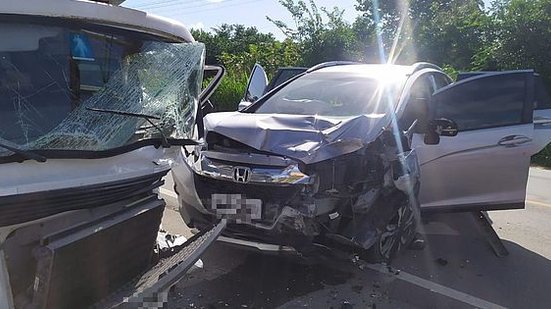 Imagem Acidente entre carro e Kombi deixa feridos na AL-101 Norte