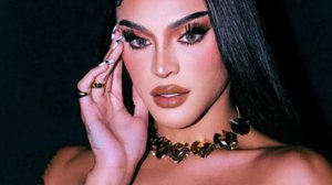 Processo contra Pabllo Vittar diz respeito à música “Ama Sofre Chora”, do álbum "Batidão Tropical" | Foto: Reprodução / Instagram