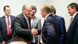 Imagem Bolsonaro encontra Alckmin no Planalto após reunião de equipes de transição