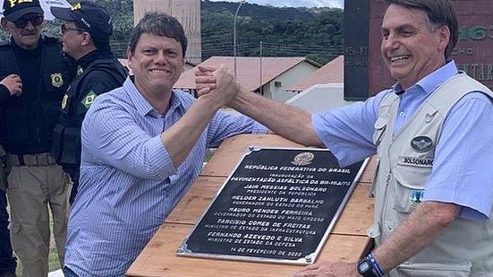 Imagem Bolsonaro inaugura pavimentação de rodovia em Mato Grosso