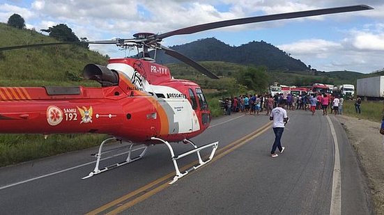 Helicoptero do Samu foi acionado para fazer o resgaste das vítimas | Reprodução / Redes Sociais