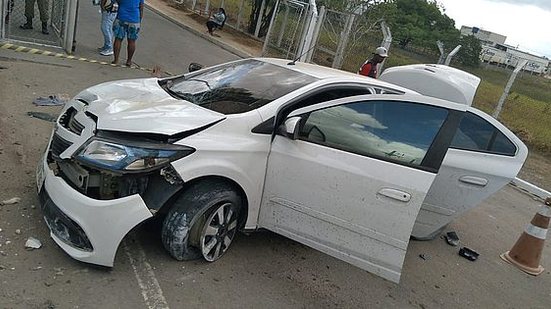 Imagem Veículo capota e atinge homem que fazia caminhada na BR-104, em Maceió