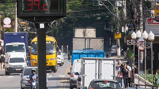 Termômetro registra alta temperatura no bairro Bonsucesso, em Petrópolis, município do estado do Rio de Janeiro, nesta quinta-feira (16) | Futura Press / Folhapress