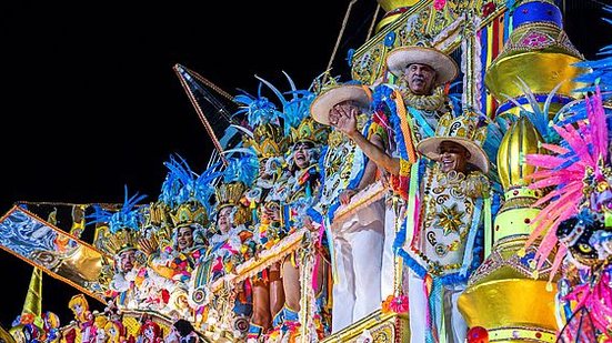 Um dos carros alegóricos apresentado pela escola de samba | Itawi Albuqurque/Secom Maceió