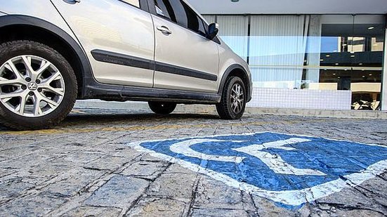 Estacionamento exclusivo para deficientes deve ser respeitado. | Pei Fon/Secom Maceió