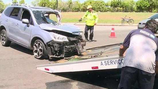 Imagem Ator Caio Junqueira sofre acidente de carro e fica preso às ferragens