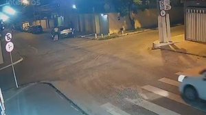 Carro foi roubado enquanto estava estacionado na porta da casa dos proprietários | Foto: Reprodução