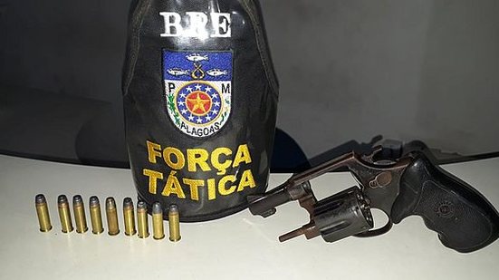 Imagem Polícia prende homem armado em baile funk na Grota do Rafael