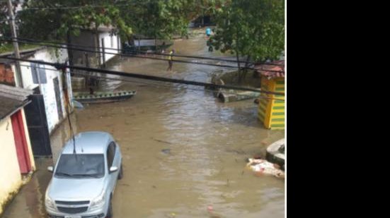 Ruas estão alagadas e casas foram invadidas pela água | Foto: Reprodução