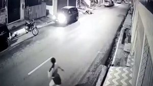 Imagem Mulher é arremessada após ser atropelada por motociclista embriagado no Recife