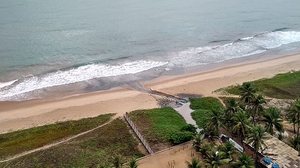 Esgoto transbordou e chegou ao mar após as chuvas dessa madrugada | Cortesia