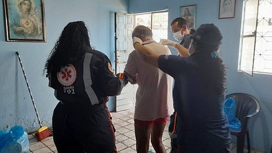 Ronda no Bairro resgata idosa de 96 anos e ao filho de 74 anos após situações de abandono | Foto: Ascom