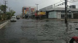 Recife ficou embaixo d'água depois de forte chuva | REprodução / Marcelo Aprígio / JC