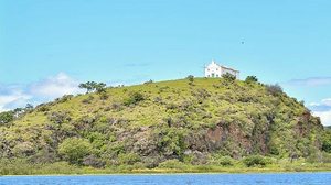 Igreja Nossa Senhora dos Prazeres, no alto do morro na Ilha do Ouro | FPI do São Francisco