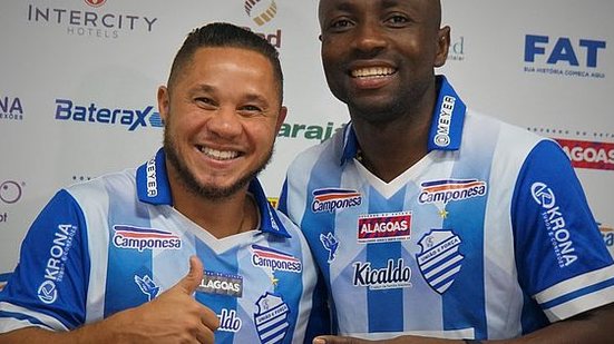 Madson e Armero na apresentação oficial, no CT do Mutange | Matheus Pimenta/RCortez/CSA