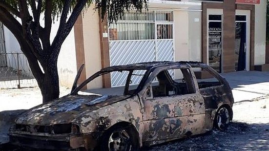 Carro queimou em via pública de Delmiro | Cortesia / Ítalo Timóteo