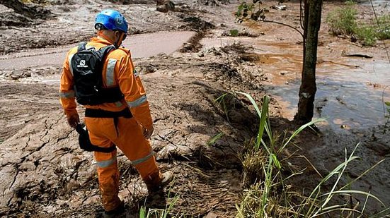 Imagem Risco de novo rompimento suspende buscas em Brumadinho; espaço aéreo é fechado