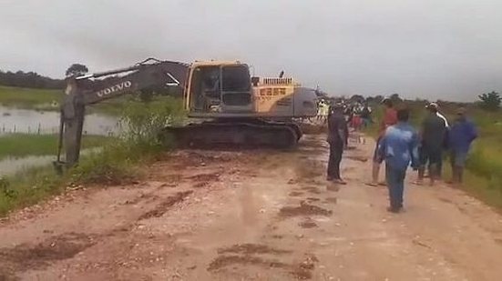 Imagem Famílias são removidas de áreas de risco em povoados entre Penedo e Igreja Nova