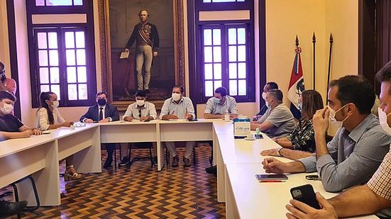 Reunião nesta quarta-feira debateu soluções à ocupação desordenada do Centro por ambulantes | Assessoria