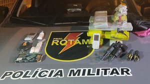 Material apreendido durante a ocorrência | Foto: Cortesia / Polícia Militar