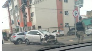 Motorista abandonou o veículo após provocar acidente | Foto: Cortesia ao TNH1