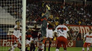 Passa nada: goleiro Vinícius pegou tudo na estreia e foi o cara do jogo na vitória do CRB | Vitor Garcia / Atlético-GO