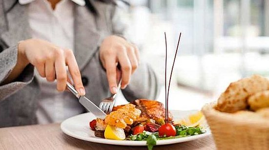 Imagem Restaurantes têm novo avanço no país, mas consumo ainda é 23,2% inferior